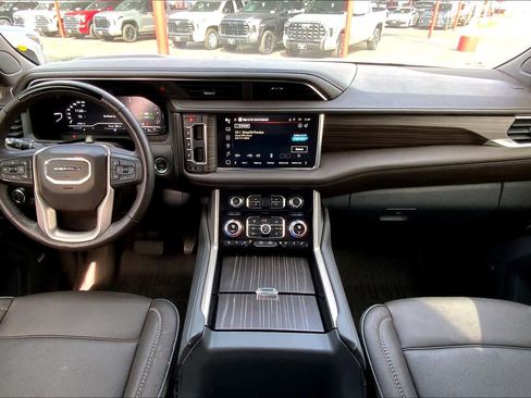 Used 2024 GMC Yukon XL Denali w/ Advanced Technology Package image 16
