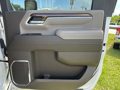 Used 2024 Chevrolet Silverado 2500 LT image 36