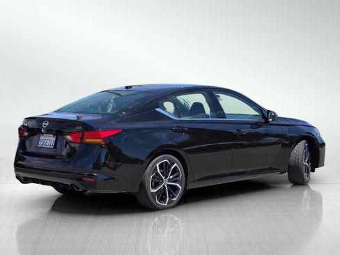 Used 2023 Nissan Altima 2.5 SR FWD image 4