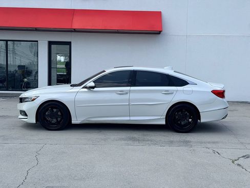 Used 2018 Honda Accord Touring image 3