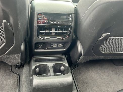 Used 2024 Jeep Grand Cherokee L Limited w/ Luxury Tech Group II image 35