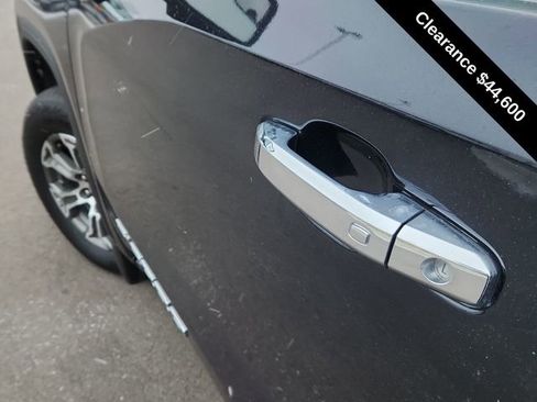 Used 2025 GMC Sierra 1500 SLT image 17