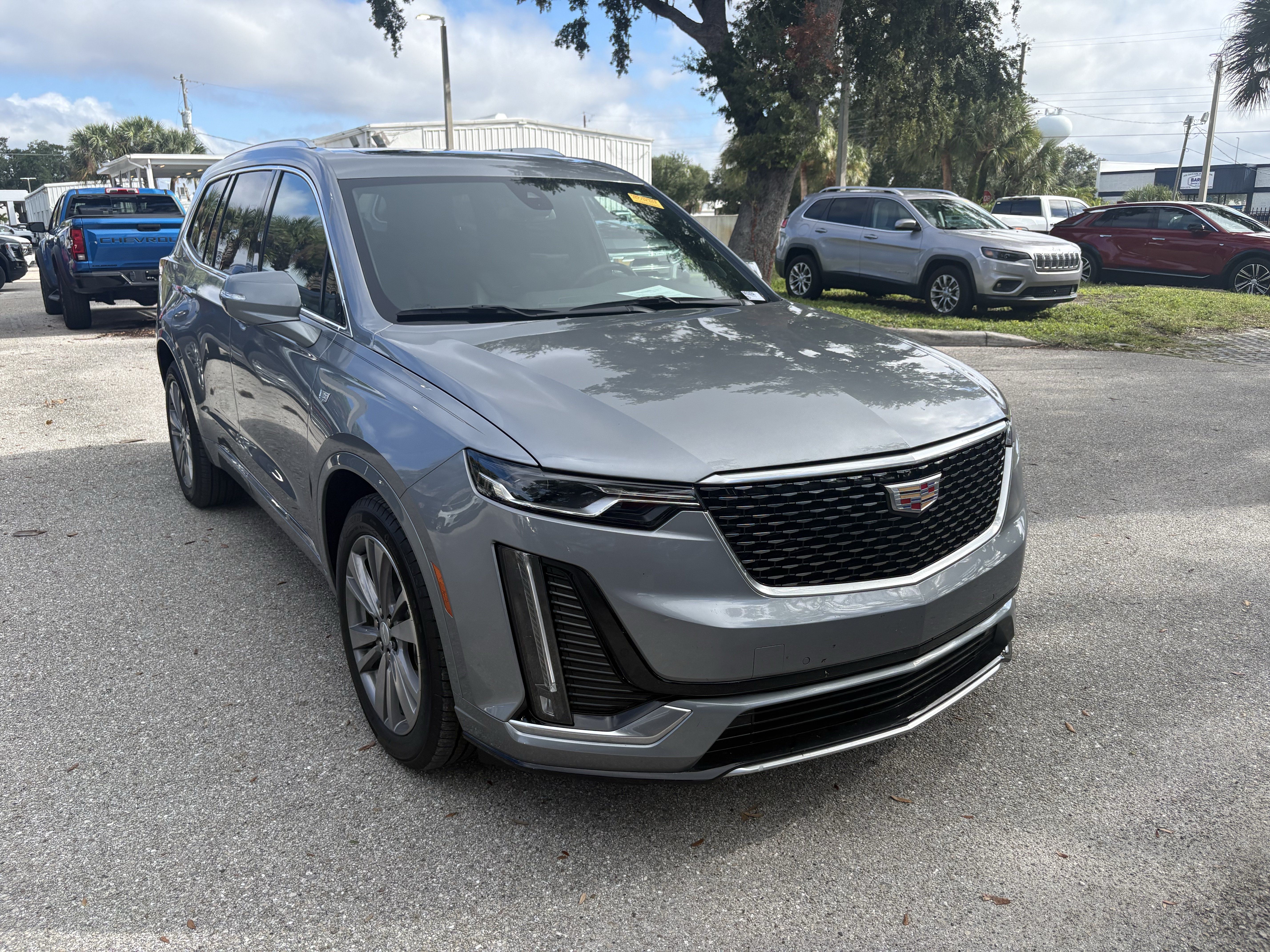 Used 2025 Cadillac XT6 Premium Luxury FWD image 1