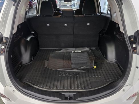 Used 2018 Toyota RAV4 LE image 23