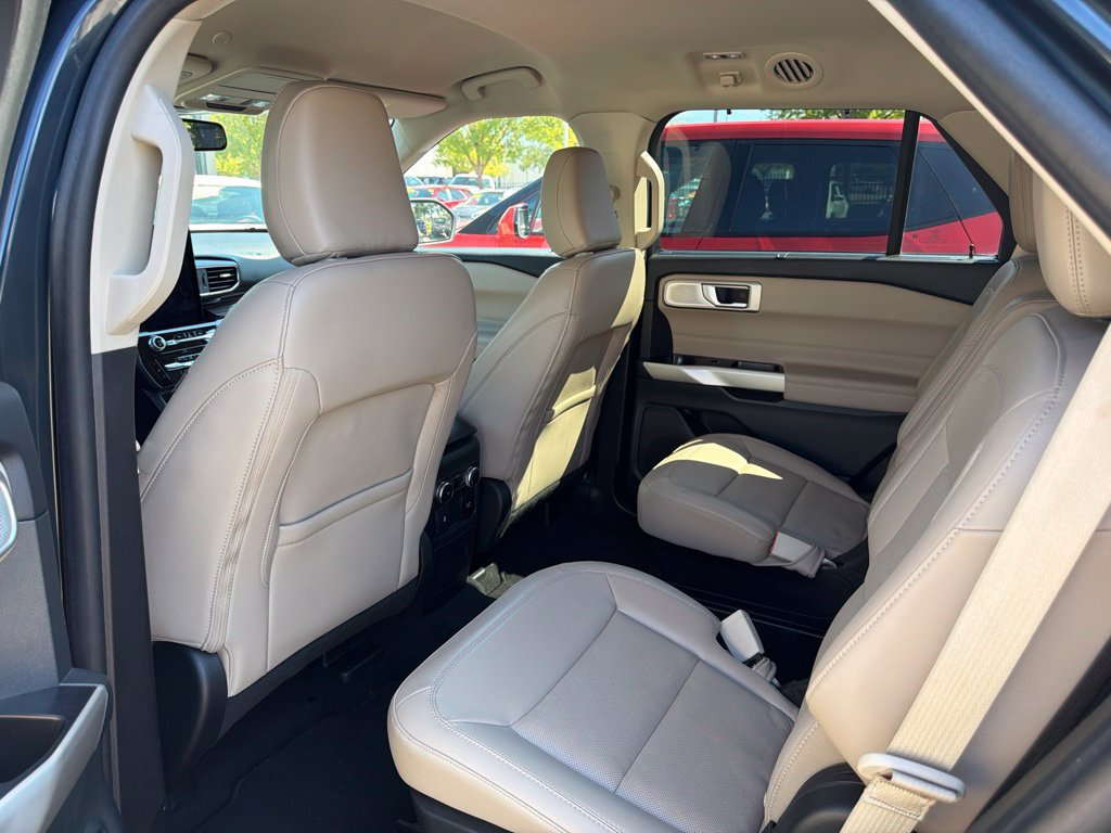 Used 2023 Ford Explorer Limited w/ Limited Technology Package RWD image 17