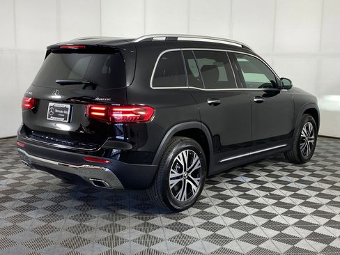 New 2025 Mercedes-Benz GLB 250 4MATIC image 8