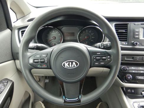 Used 2016 Kia Sedona LX image 14