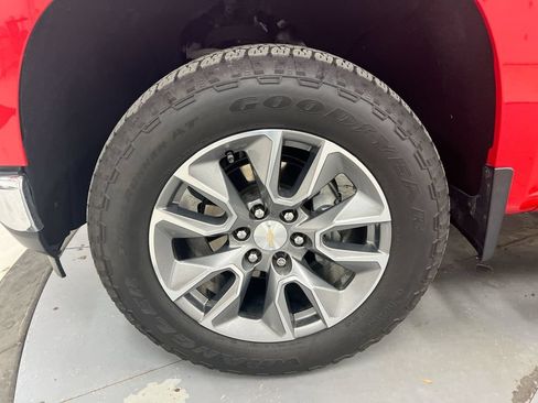 Used 2022 Chevrolet Silverado 1500 LT w/ Z71 Off-Road Package AWD/4WD image 25