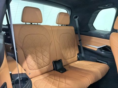 Certified 2024 BMW X7 xDrive40i w/ M Sport Package image 26