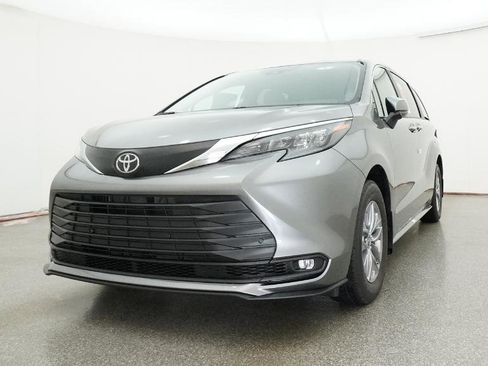 New 2026 Toyota Sienna XLE FWD image 19