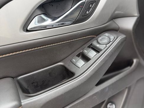Used 2019 Chevrolet Traverse LT FWD image 12