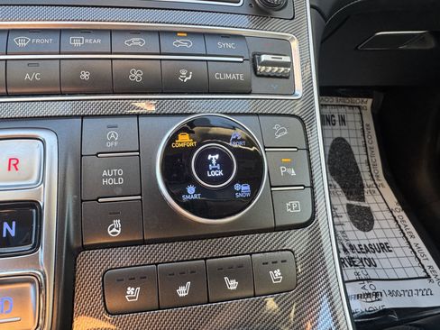 Used 2023 Hyundai Santa Fe Limited image 21