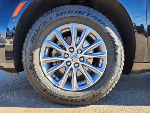 Used 2023 Buick Enclave Essence image 33