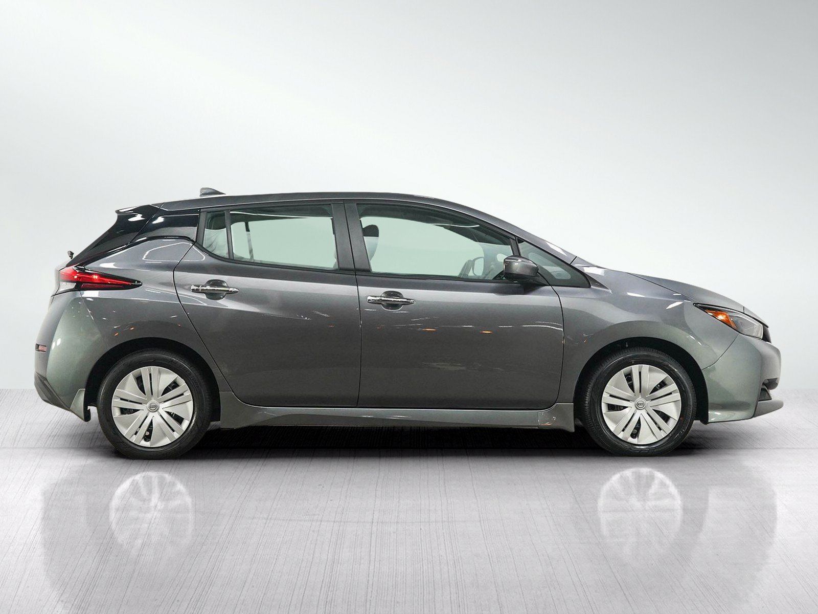 Used 2025 Nissan Leaf S FWD image 6