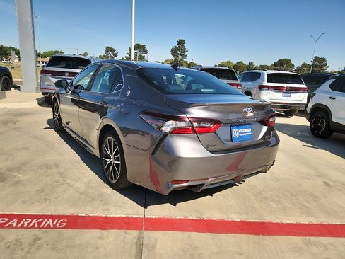 Used 2023 Toyota Camry SE FWD image 5