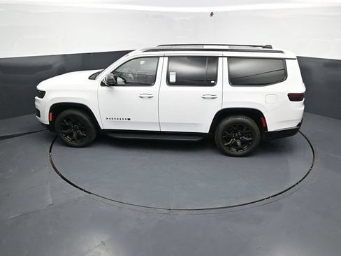Used 2024 Jeep Wagoneer Series II AWD/4WD image 36
