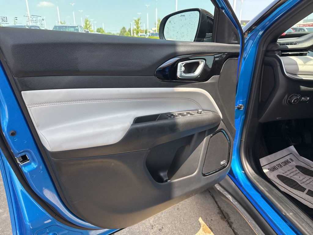New 2025 Jeep Compass Limited w/ Sun & Sound Group AWD/4WD image 10