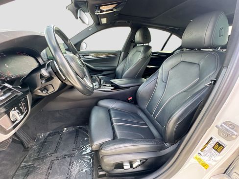 Used 2020 BMW 530i w/ Convenience Package RWD image 21