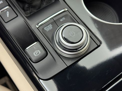 Used 2022 Maserati Quattroporte Modena Q4 image 38