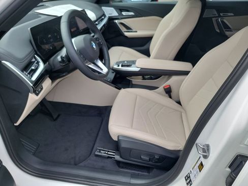 Used 2025 BMW X1 xDrive28i w/ Premium Package image 8
