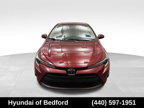 Used 2025 Toyota Corolla LE FWD image 2