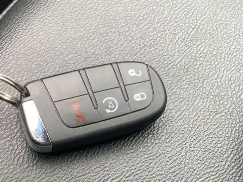 Used 2025 Jeep Compass Limited AWD/4WD image 21
