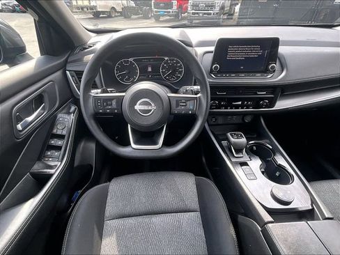 Used 2024 Nissan Rogue SV image 5