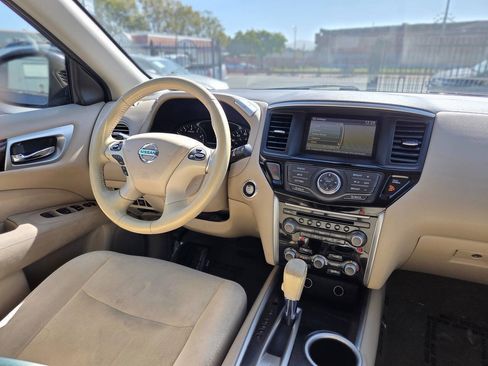 Used 2015 Nissan Pathfinder SV w/ Trailer Tow Package FWD image 25