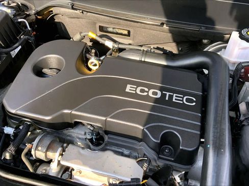 Used 2020 Chevrolet Equinox LS image 32