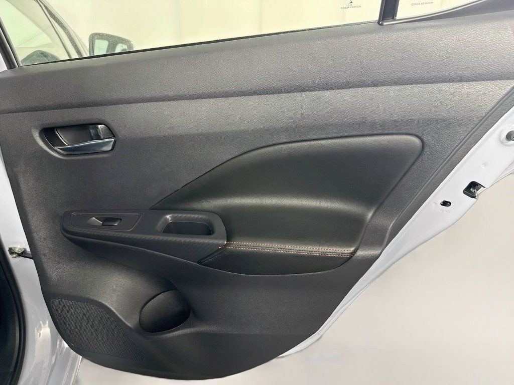Used 2025 Nissan Versa SR FWD image 27