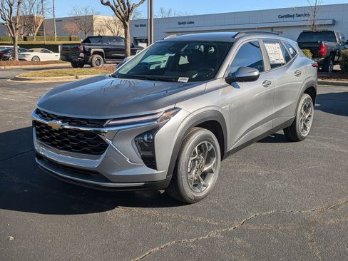 New 2026 Chevrolet Trax LT w/ Driver Confidence Package image 3