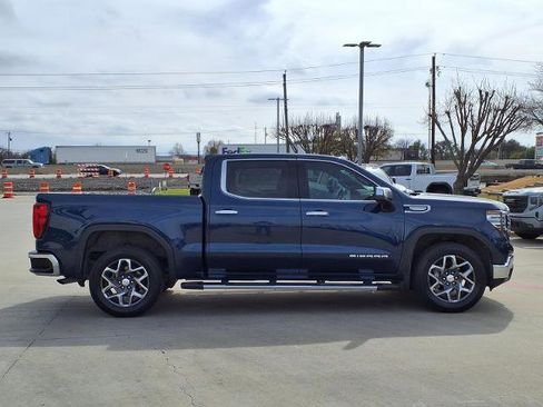 Used 2023 GMC Sierra 1500 SLT image 2