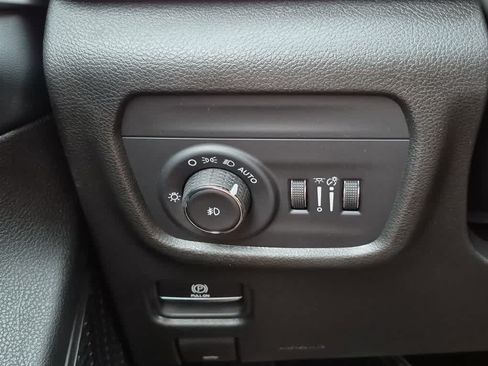 Used 2023 Jeep Grand Cherokee Limited AWD/4WD image 18
