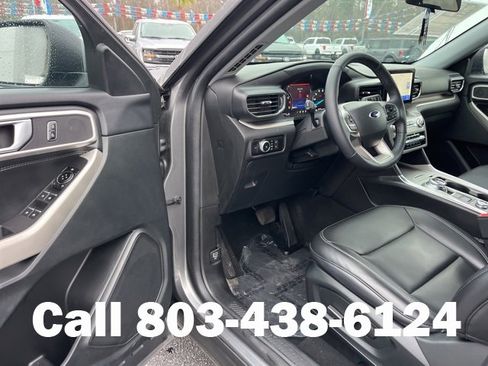 Used 2022 Ford Explorer XLT w/ Equipment Group 202A image 5
