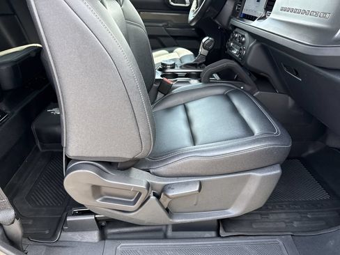 Used 2025 Ford Bronco Badlands AWD/4WD image 14