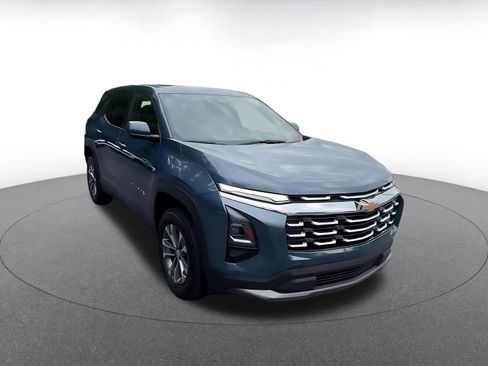 Used 2025 Chevrolet Equinox LT FWD image 3