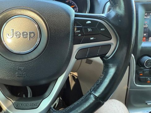 Used 2020 Jeep Grand Cherokee Laredo image 31