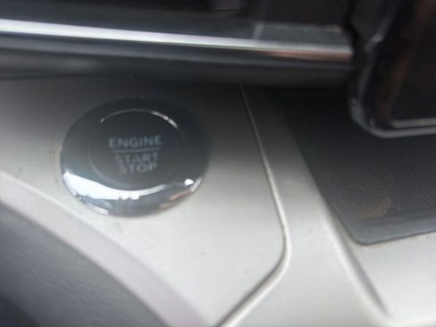 Used 2022 Ford Explorer XLT w/ Equipment Group 202A RWD image 32