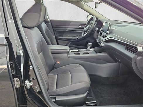 Used 2025 Nissan Altima 2.5 SV FWD image 18
