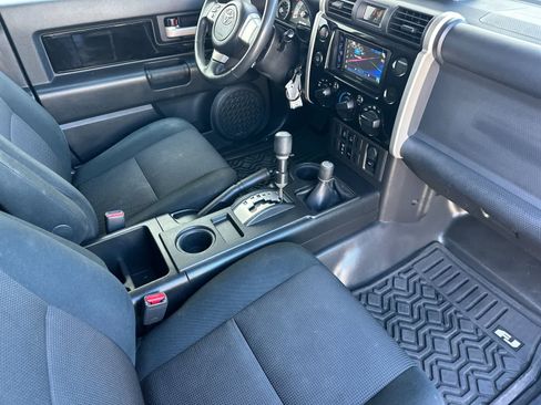 Used 2007 Toyota FJ Cruiser 4WD w/ Upgrade Pkg 1 image 16