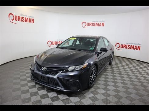 Used 2021 Toyota Camry SE image 1