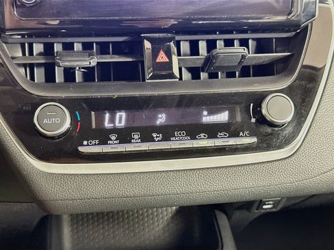 Used 2025 Toyota Corolla LE FWD image 24