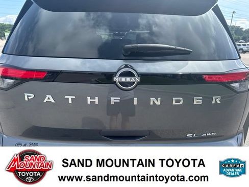 Used 2025 Nissan Pathfinder SL AWD/4WD image 10