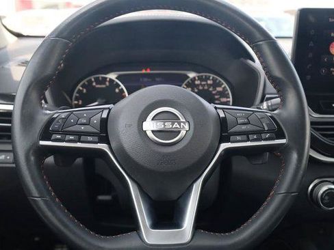 Used 2023 Nissan Altima 2.5 SR w/ SR Premium Package FWD image 7