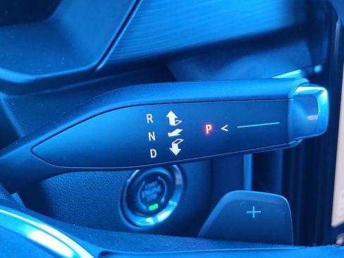 Used 2024 GMC Acadia Elevation image 25