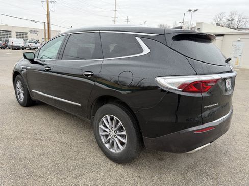 Used 2023 Buick Enclave Essence image 5