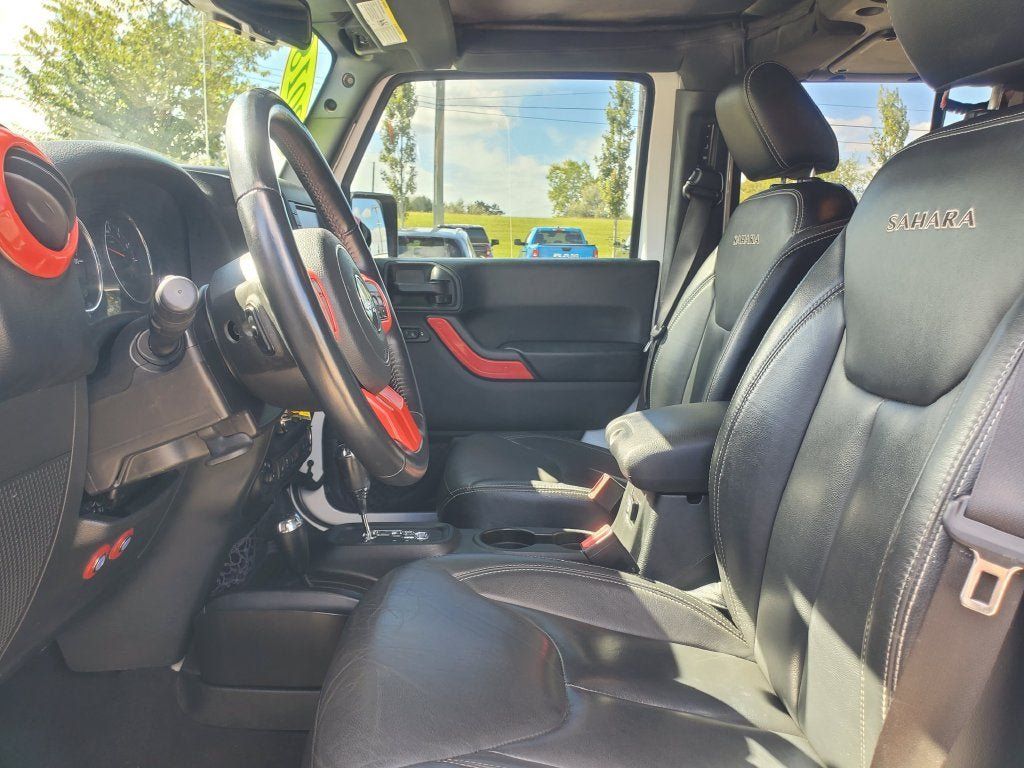 Used 2018 Jeep Wrangler Unlimited Sahara AWD/4WD image 5