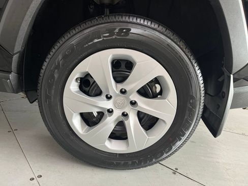 Used 2024 Toyota RAV4 LE AWD/4WD image 15