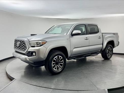 Used 2020 Toyota Tacoma TRD Sport RWD image 2