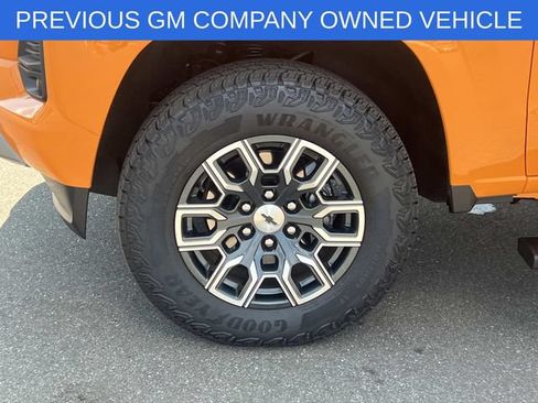 Used 2025 Chevrolet Colorado Z71 w/ Technology Package AWD/4WD image 8